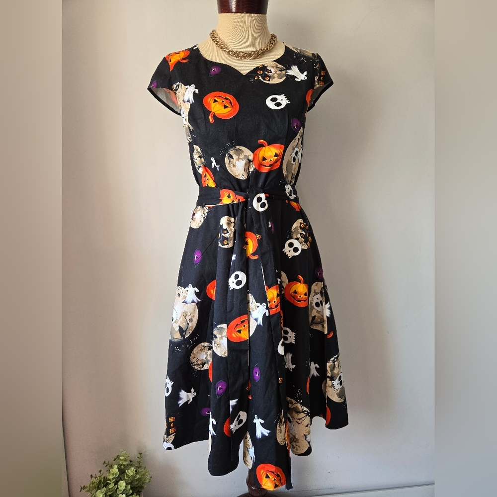 DRESSTELLS Halloween Black Dress With Pumpkins, Skulls And Moon. Sweetheart Neck